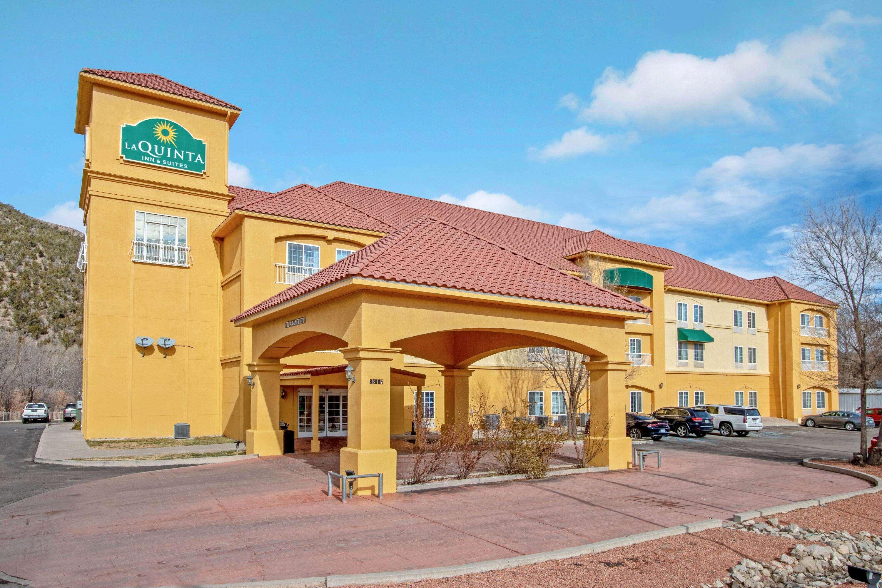 فندق لا كوينتا إن آند سويتس باي ويندام ريودوسو داونز Ruidoso Downs المظهر الخارجي الصورة
